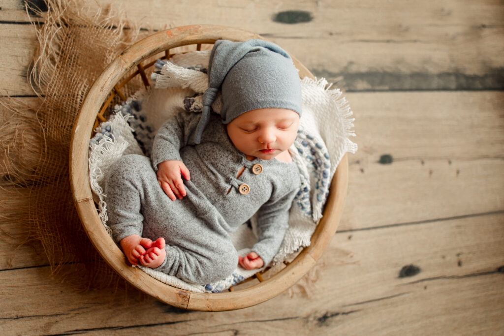 This image has an empty alt attribute; its file name is milwaukee-newborn-photographer-245-1024x683.jpg